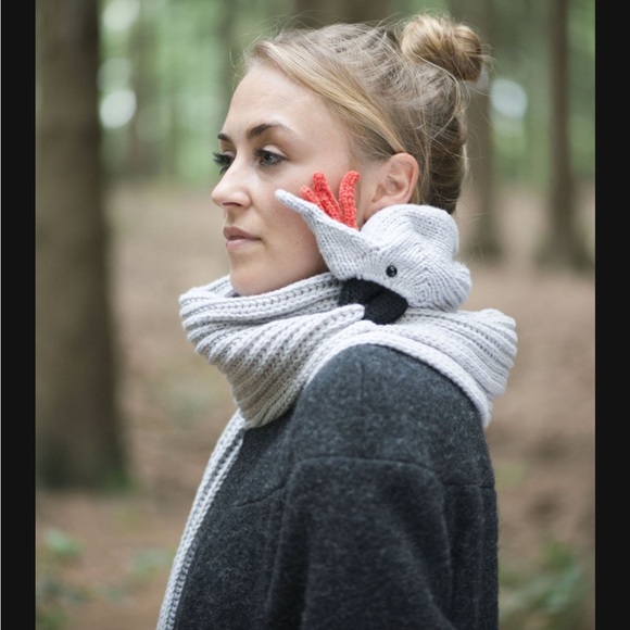 Cockatoo scarf - Picture 1 of 3